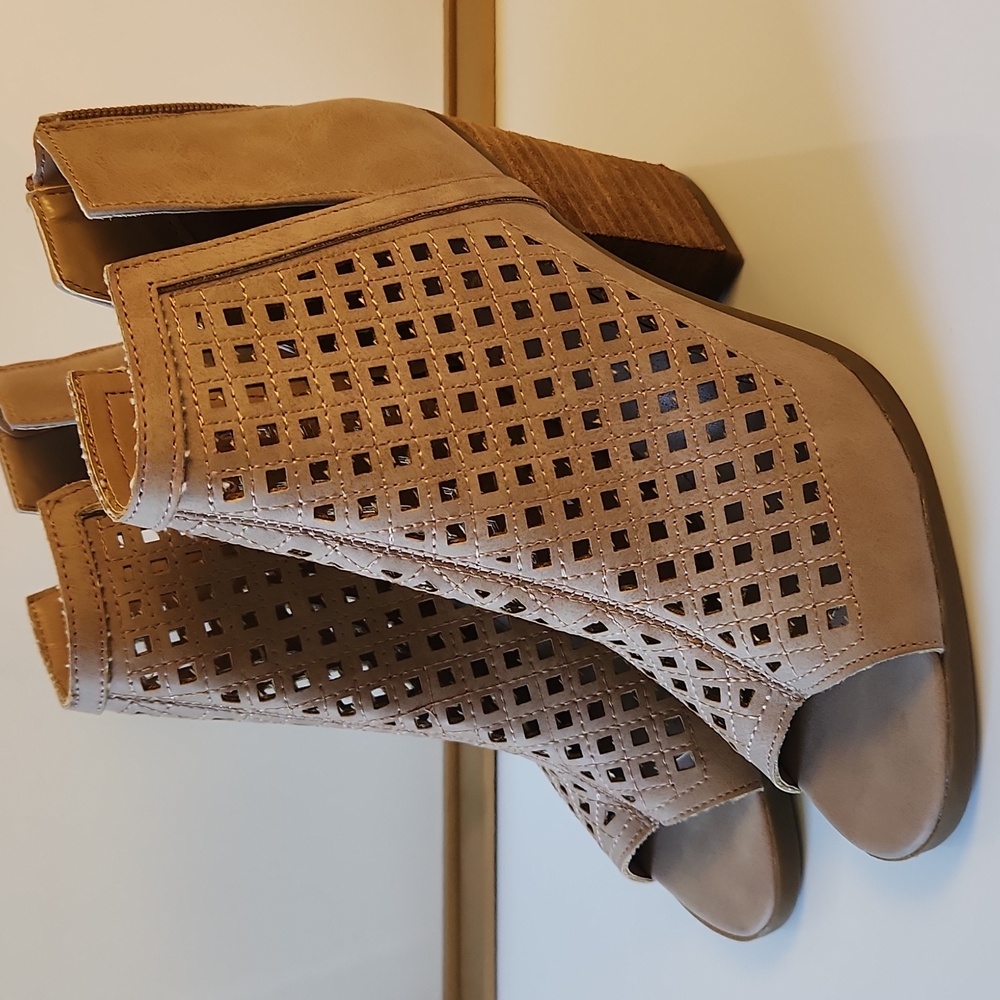 Francesca’s Taupe Peep Toe Cutout Booties – Size 6 - Picture 4 of 11